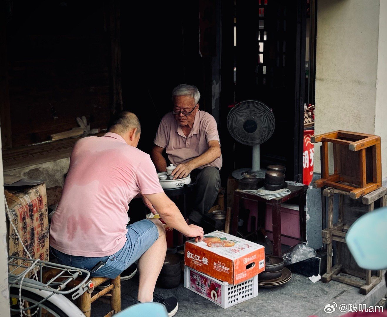 探索小巷中的神秘小店，最新风流村医带你领略医疗行业的风采